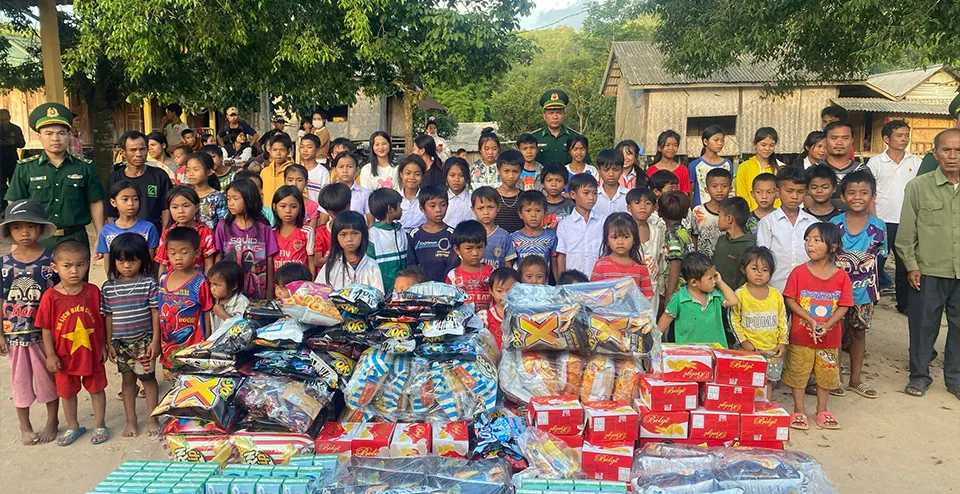 Hình ảnh tổng quan về đội ngũ và sứ mệnh của nền tảng đánh giá top 10 game bài đổi thưởng uy tín, thể hiện sự chuyên nghiệp và đáng tin cậy.